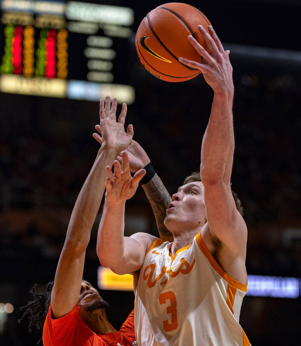 Tennessee guard Dalton Knecht (3) shoots past Auburn guard Chad Baker-Mazara during the first h ...