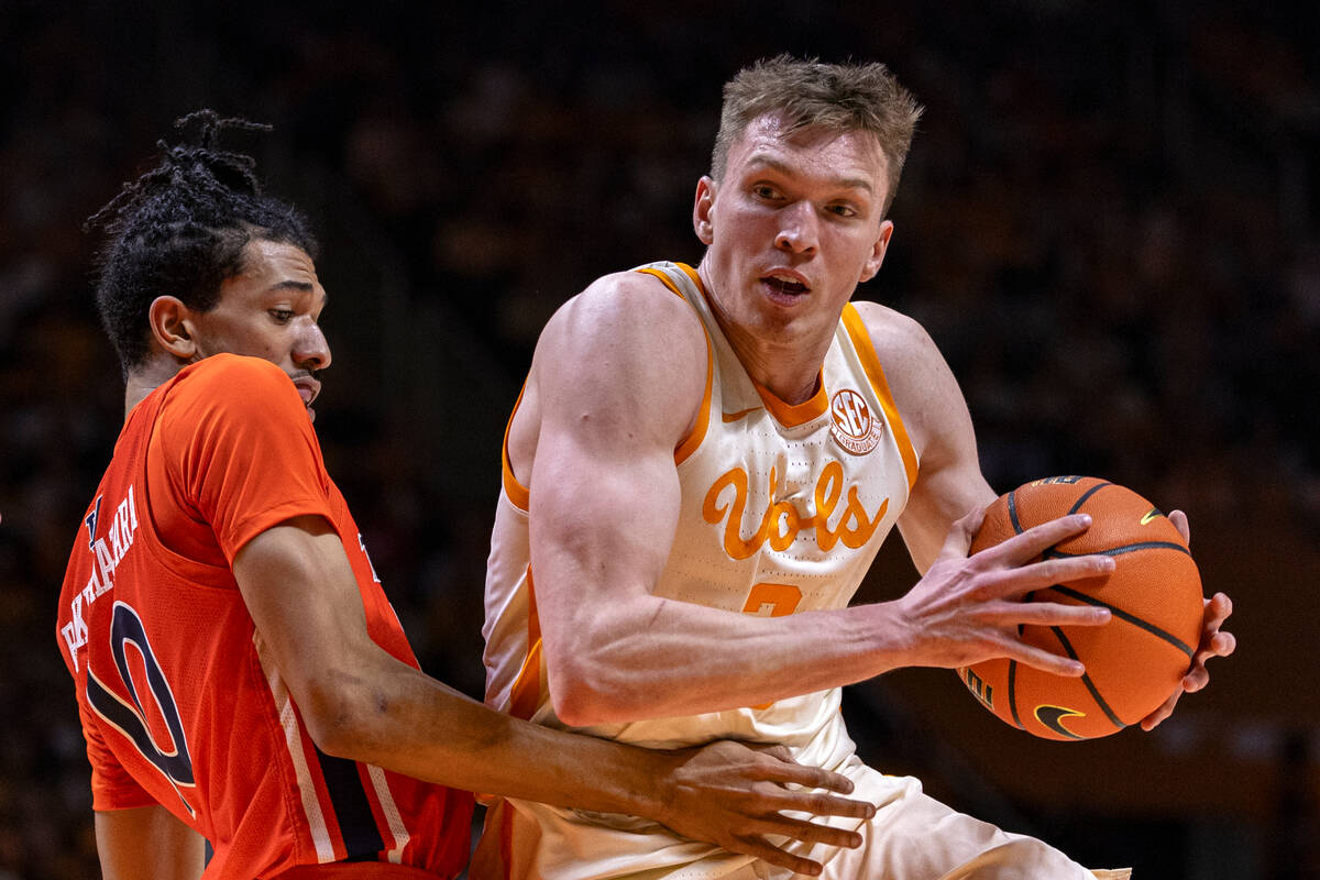 Tennessee guard Dalton Knecht (3) drives past Auburn guard Chad Baker-Mazara during the first h ...