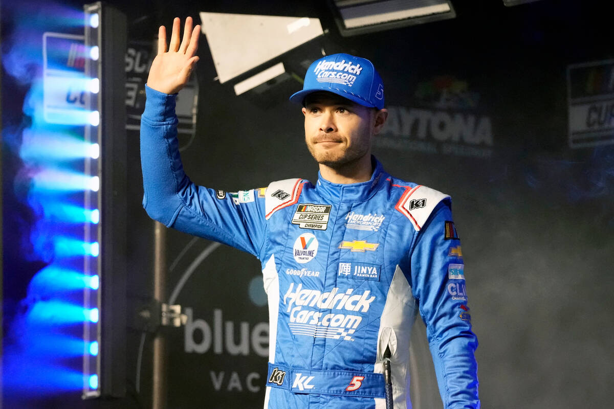 Kyle Larson waves to fans during driver introductions before Daytona 500 qualifying auto races ...