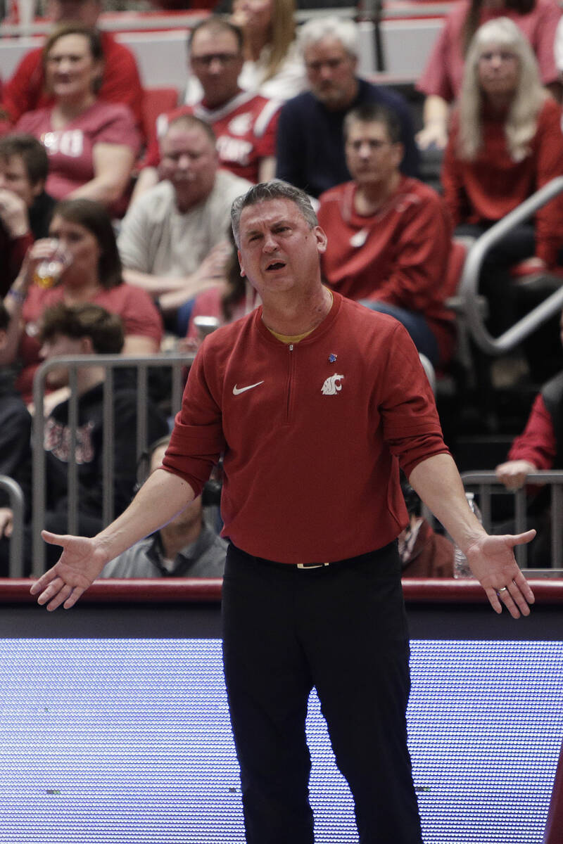 Washington State head coach Kyle Smith directs his team during the second half of an NCAA colle ...