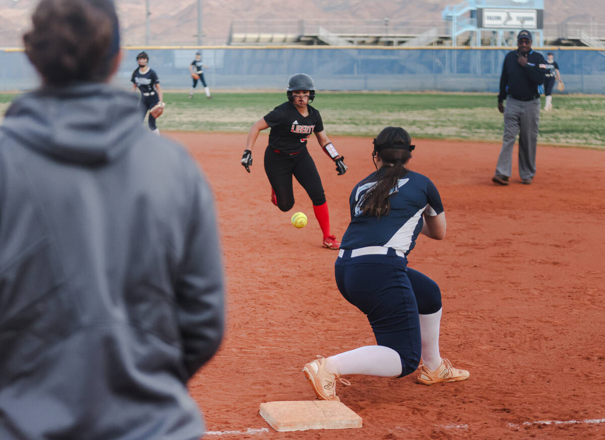 Foothill High School’s Julie Stanton (77) tries to out Liberty High School’s Aniy ...