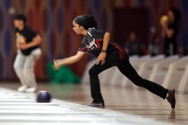 Desert Oasis’ Desirae Hunt delivers the ball during the Class 5A state bowling champions ...