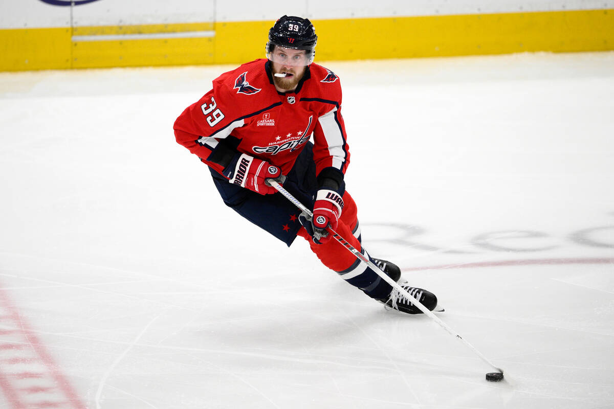 Knights acquire veteran forward from Capitals for 2 draft picks