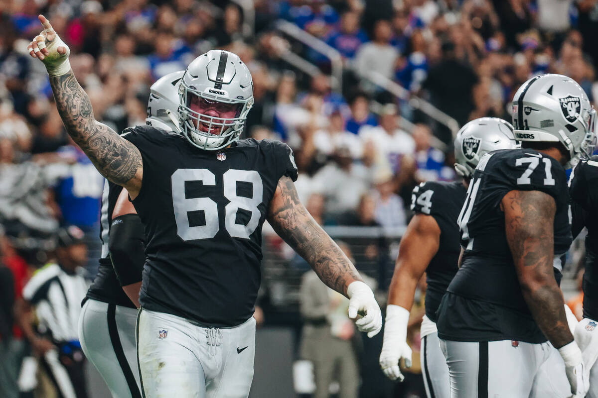 Raiders’ center Andre James resigns before start of NFL free agency