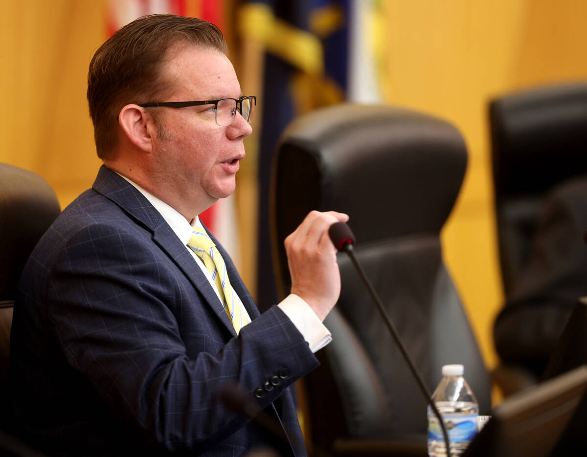 Detective Jason Leavitt testifies during a fact-finding review hearing at the Clark County Gove ...