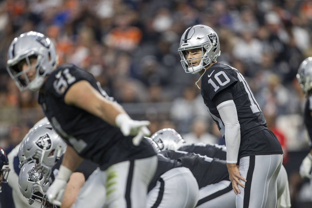Raiders quarterback Jimmy Garoppolo (10) sets up a play during the second half of an NFL game a ...