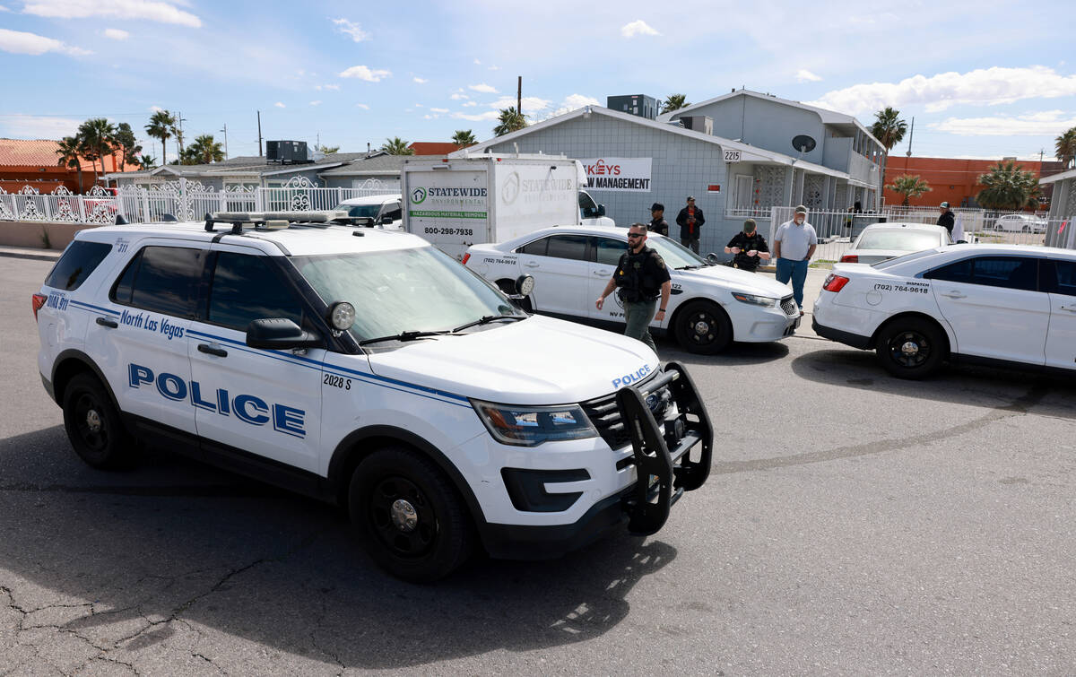 A security officer guards talks to a North Las Vegas Police officer at an apartment complex in ...