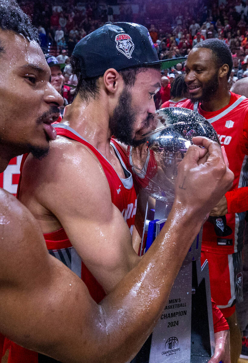The New Mexico Lobos guard Jaelen House (10) kisses the trophy as he celebrates the win with te ...