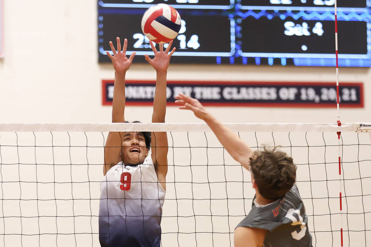 Coronado outside hitter Aiden Camacho (9) jumps to block a hit by Arbor View’s Reece Bre ...