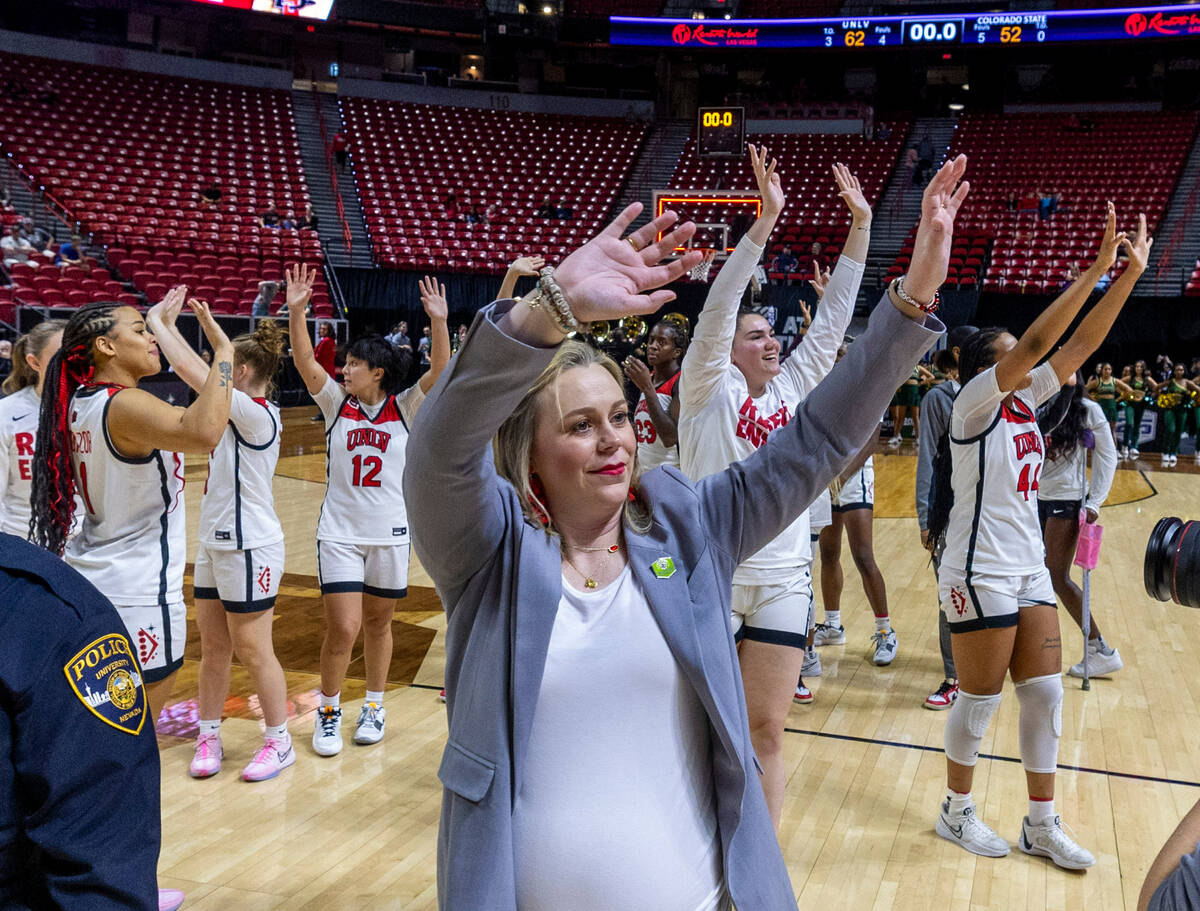 UNLV Lady Rebels head coach Lindy La Rocque and her players thank the fans after defeating the ...