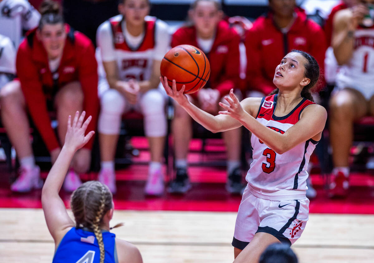 UNLV Lady Rebels guard Kiara Jackson (3) looks to shoot over Air Force Falcons guard Madison Sm ...