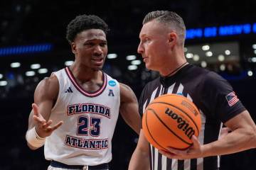 Florida Atlantic's Brandon Weatherspoon (23) argues a call with a referee during the overtime p ...