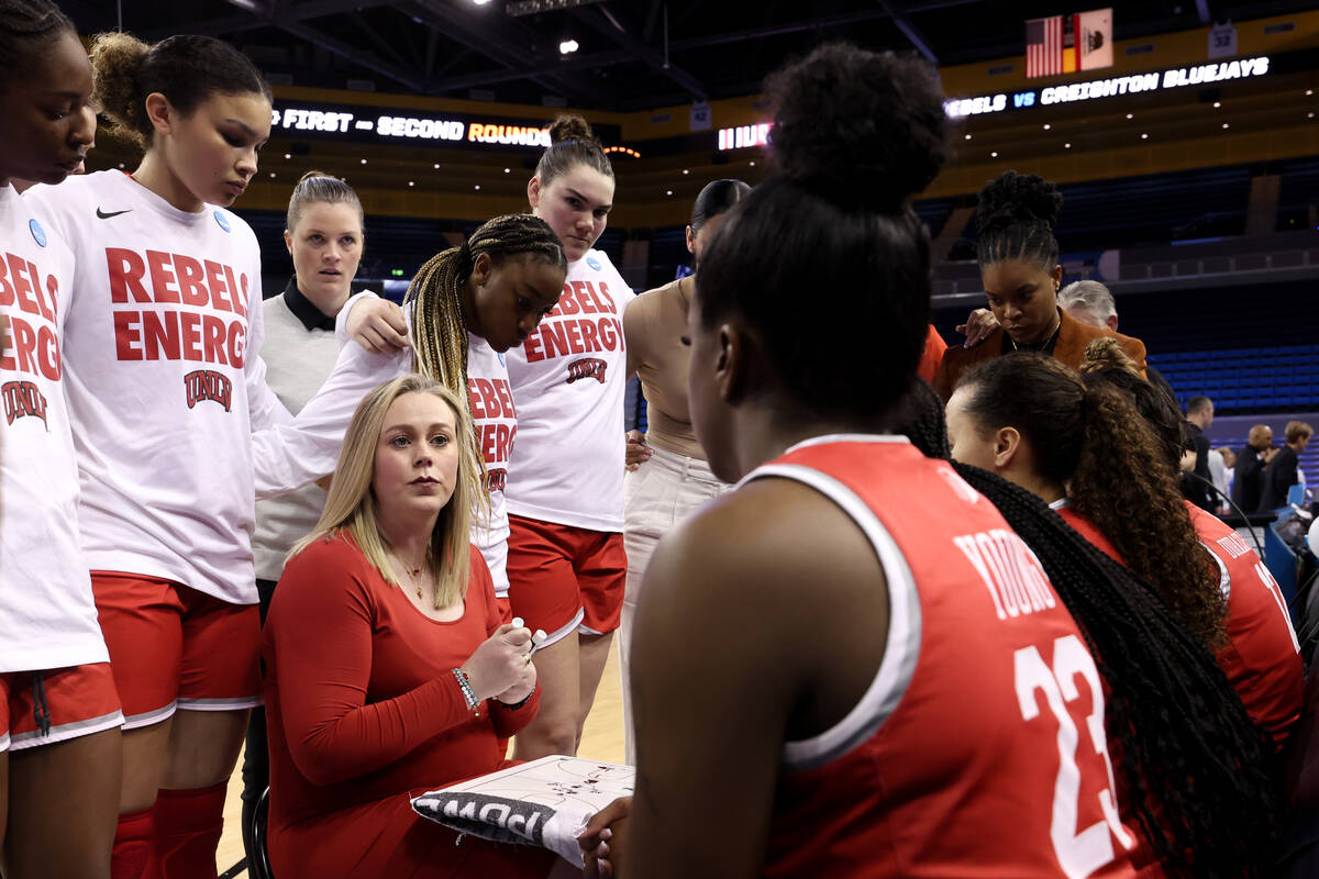 UNLV Lady Rebels head coach Lindy La Rocque outlines plays before a first-round college basketb ...