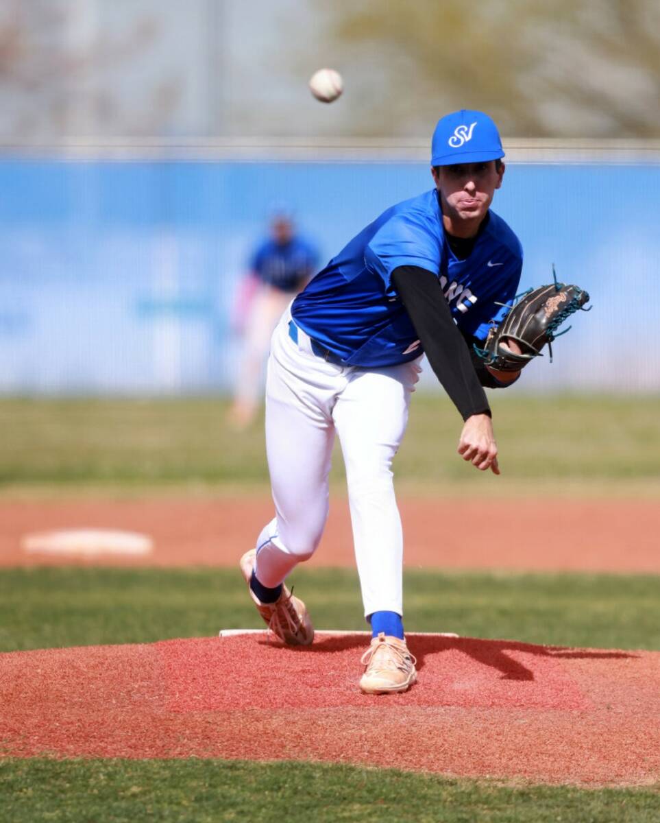 Sierra Vista pitcher Austin Angelo (25) throws against Cimarron-Memorial in the 1st inning of t ...