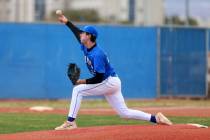 Sierra Vista pitcher Austin Angelo (25) throws against Cimarron-Memorial in the 2nd inning of t ...