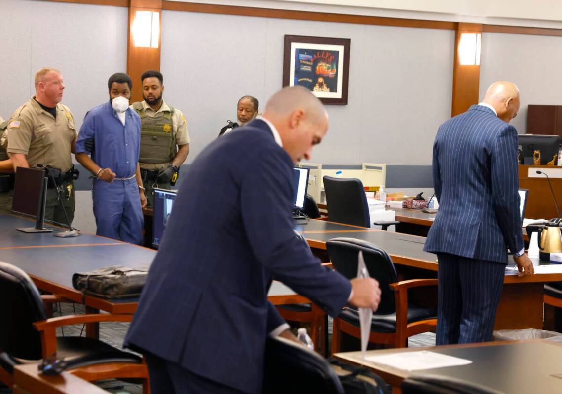 Defense attorney Carl Arnold, right, and Prosecutor John Giordani, center, prepare to leave a c ...