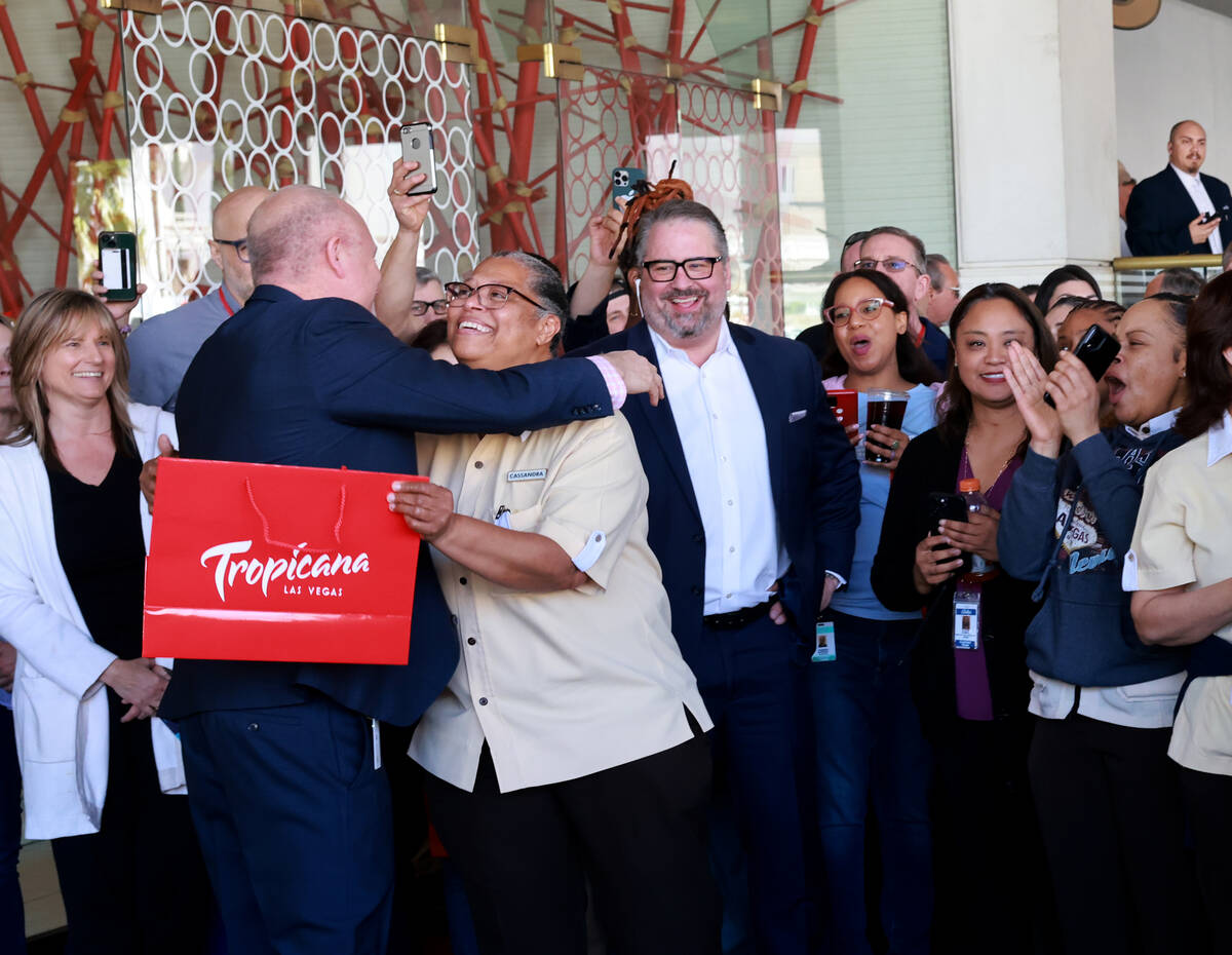 Tropicana General Manager Arik Knowles, left, hugs 37-year employee Cassandra Ennis after locki ...
