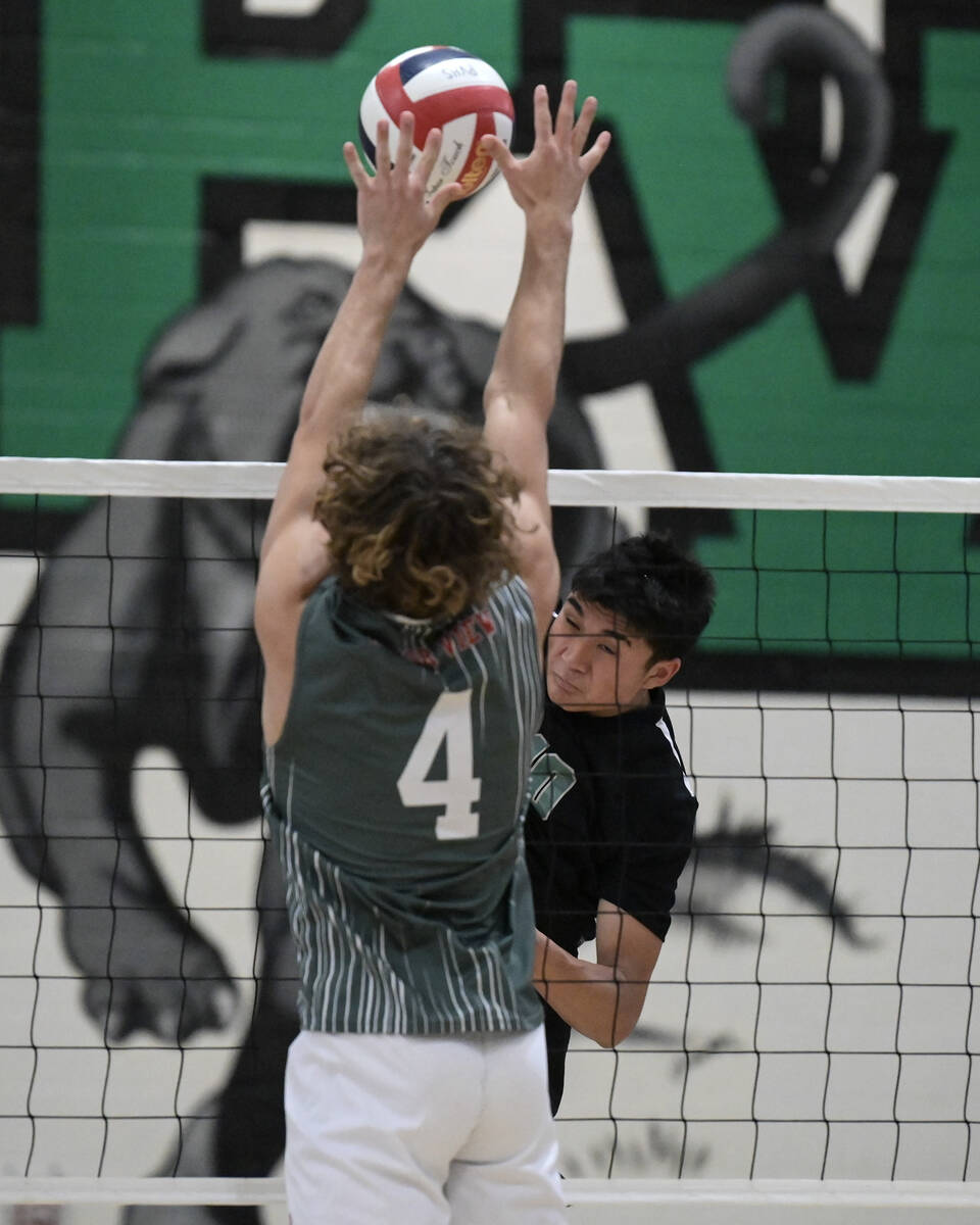 Palo Verde’s Dylan Ho has a shot defended by Arbor View’s Talen Wolf during an NI ...