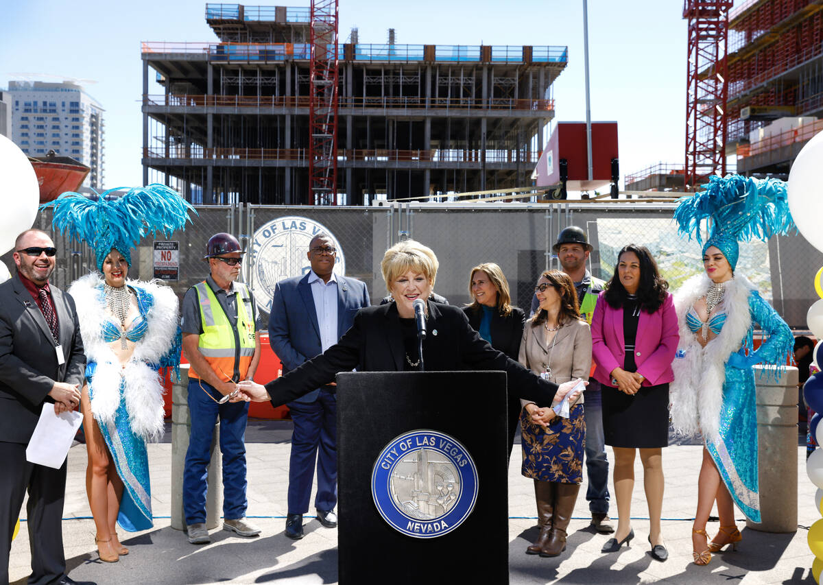 Mayor Carolyn Goodman speaks before presenting one of her good-luck poker chips to CORE constru ...