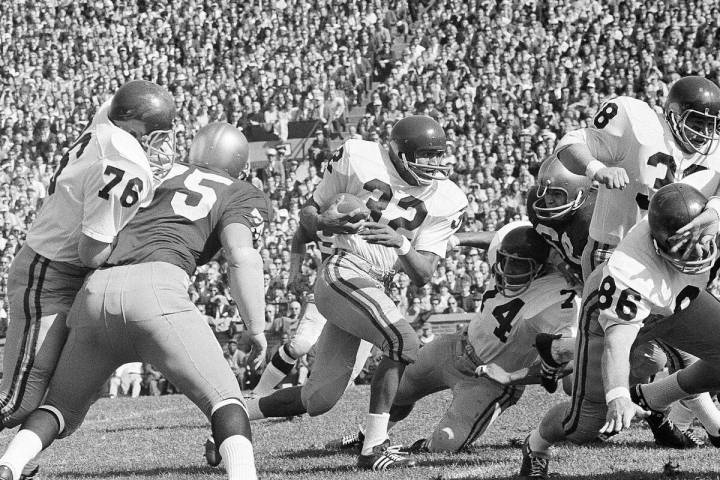 FILE - University of Southern California runningback O.J. Simpson (32)runs against Notre Dame N ...