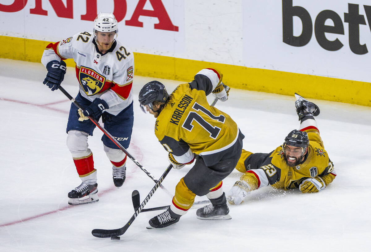 Golden Knights center William Karlsson (71) takes control of the puck over Florida Panthers def ...