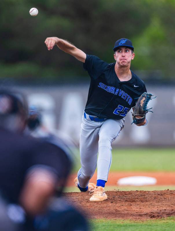 Sierra Vista pitcher Austin Angelo (25) releases another throw to a Legacy batter during the fi ...