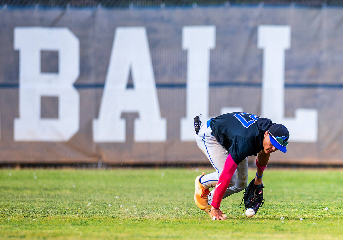 Sierra Vista outfielder Michael Alvarado (27) closes in on a short fly ball against a Legacy ba ...