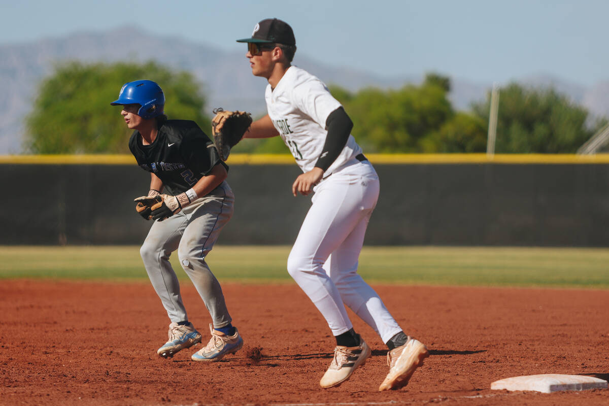 Sierra Vista outfielder Austin Webb (2) looks to run to second base during a baseball game betw ...