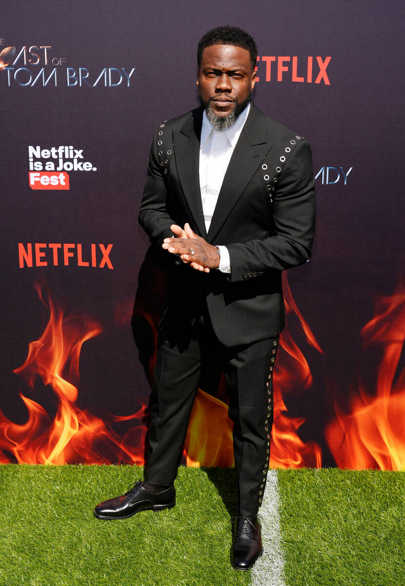 Host Kevin Hart poses at "The Greatest Roast of All Time: Tom Brady" at the Kia Forum ...