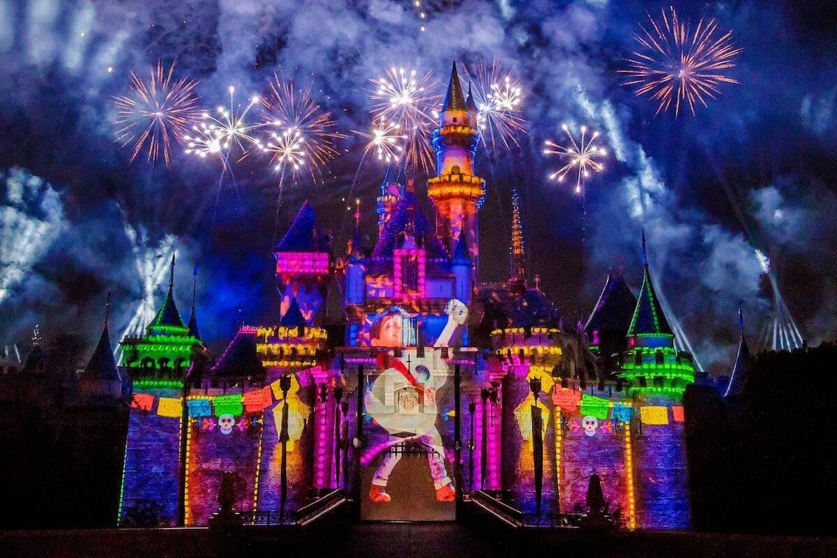 Discount Disneyland tickets available all summer - Vimarsana News