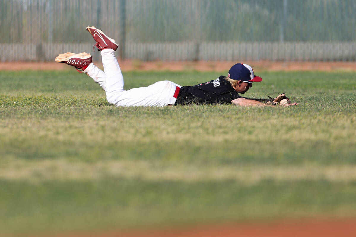 Liberty outfielder Chris Onoszko (1) dives to catch for an out on Las Vegas during a Class 5A h ...