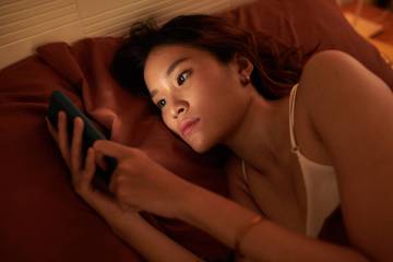 Research has shown that smartphones are particularly disruptive to the circadian clock that reg ...