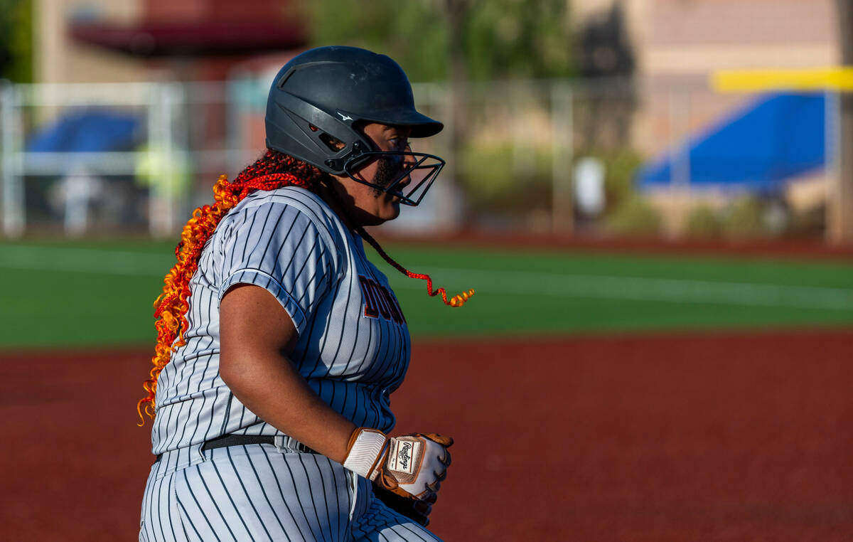 Douglas runner Lilyann Lee (44) turns the corner at third base looking home against Palo Verde ...