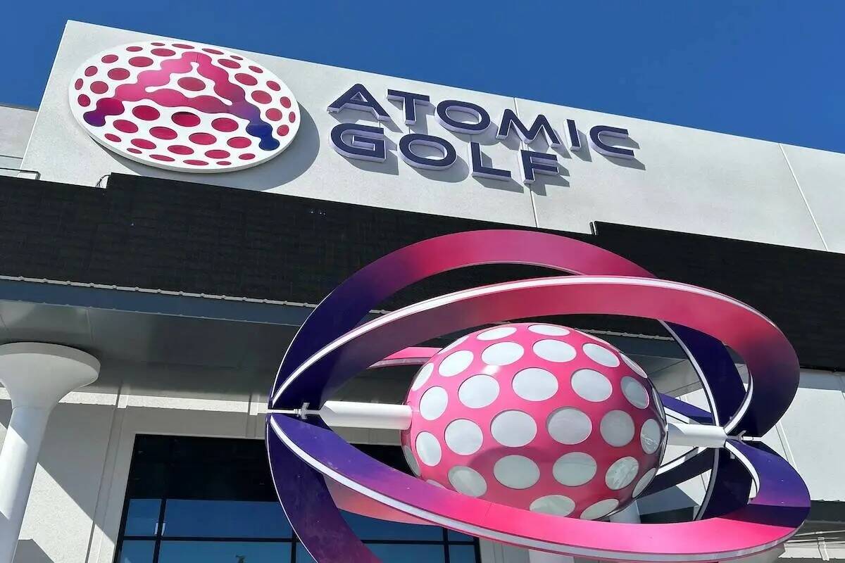 Exterior de Atomic Golf en Las Vegas. (Cortesía de Atomic Golf)