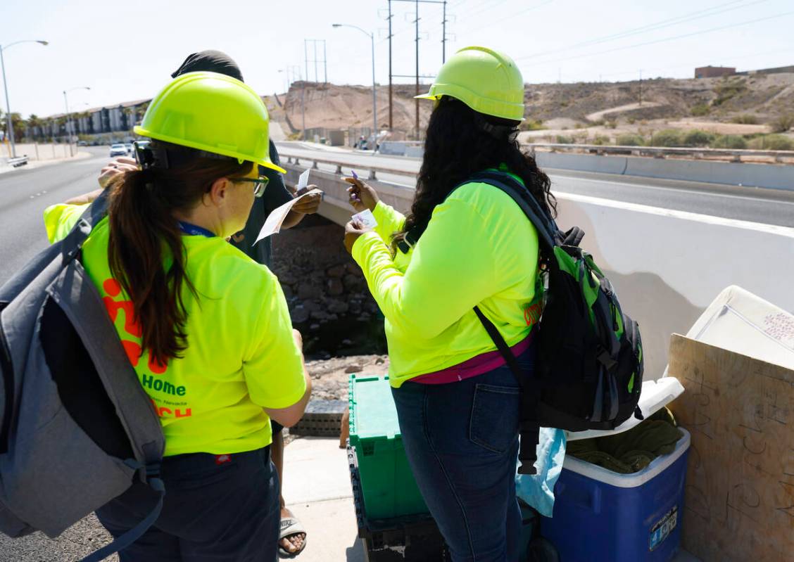 Jaqualyne Peeples, left, and Zabrena Quinn, both of a Help of Southern Nevada outreach workers, ...