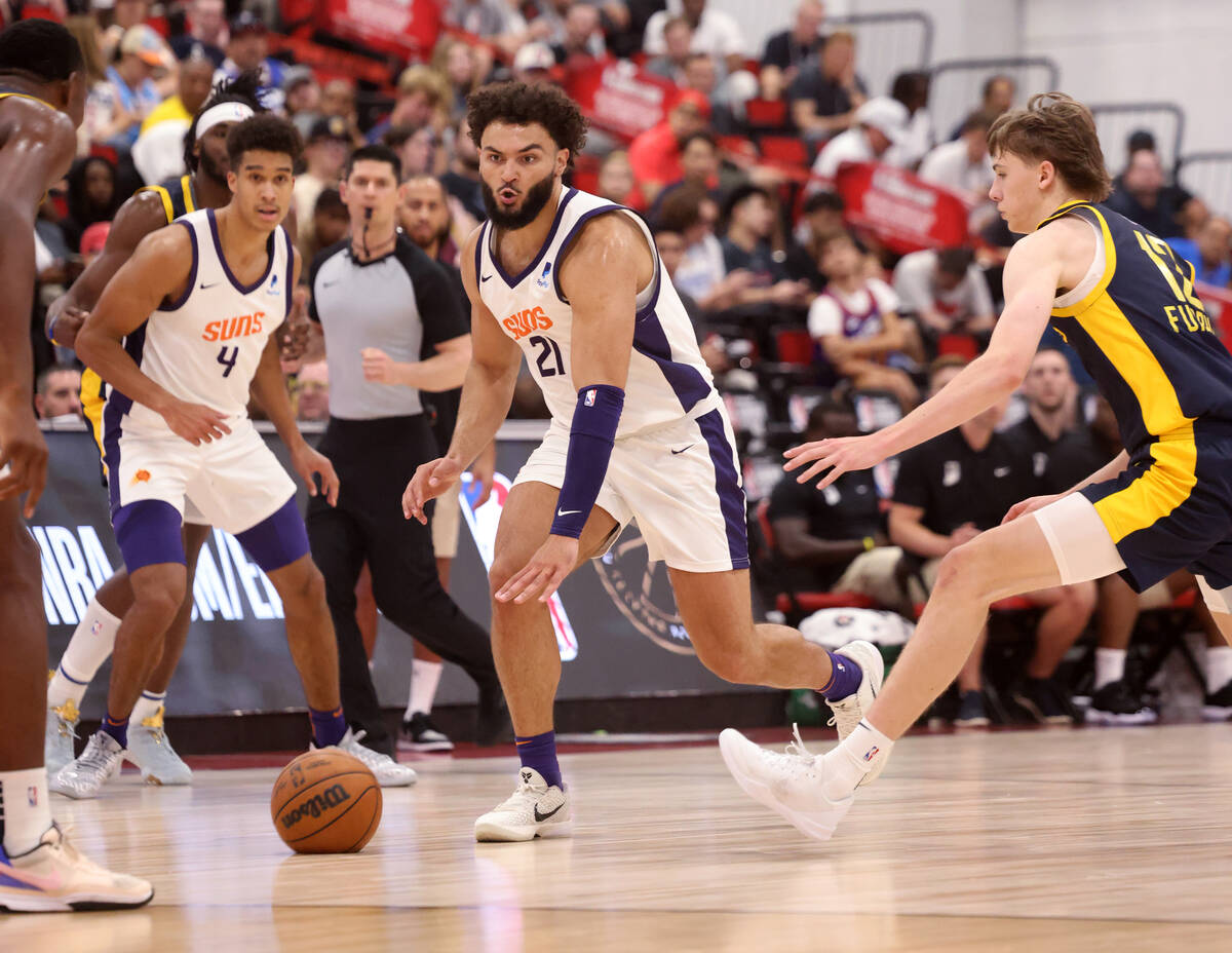 Phoenix Suns power forward David Roddy (21) moves the ball up the court against the Indiana Pac ...