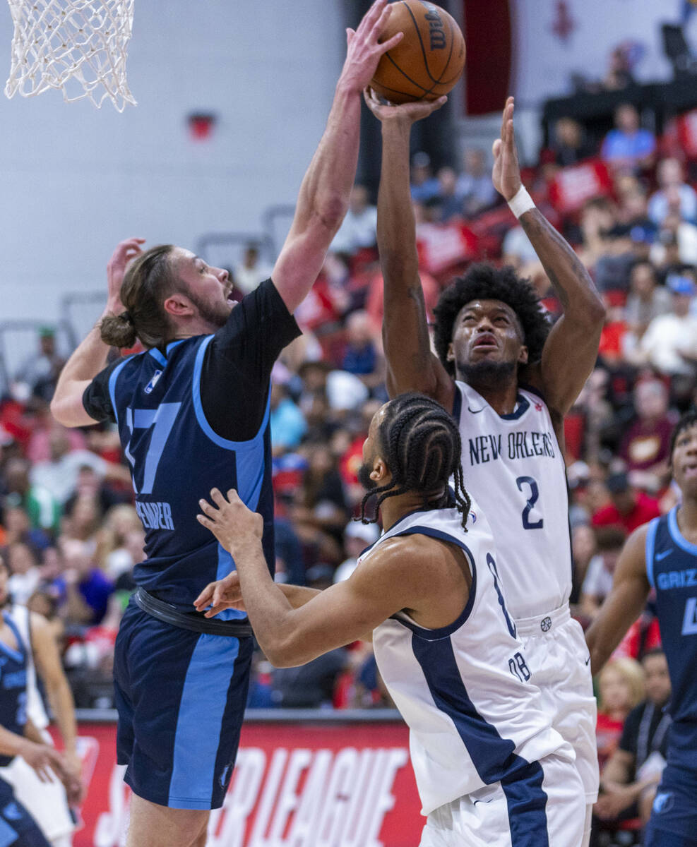 Memphis Grizzlies forward Drew Pember (17) rejects a shot attempt by New Orleans Pelicans forwa ...