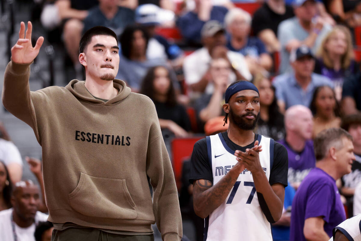 Memphis center Zach Edey, left, watches with teammate DeJon Jarreau (77) as their team takes on ...
