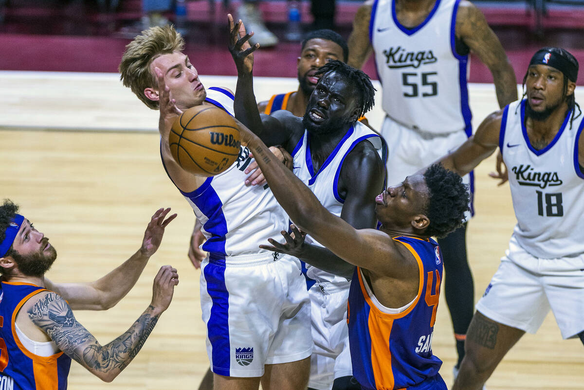 Sacramento Kings guard Dane Goodwin (33) and center Jo Lual-Acuil Jr. (50) fight for a loose ba ...