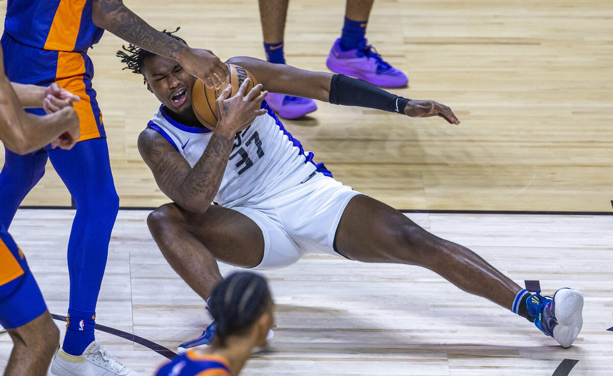 Sacramento Kings guard Kenan Blackshear (37) fights to keep the ball as he falls to the court a ...