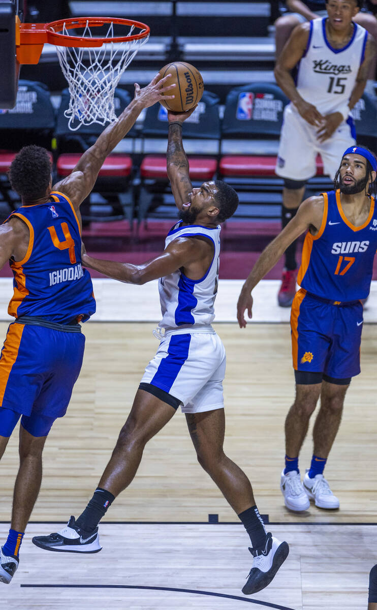 Phoenix Suns forward Oso Ighodaro (4) blocks a shot attempt by Sacramento Kings guard Mason Jon ...