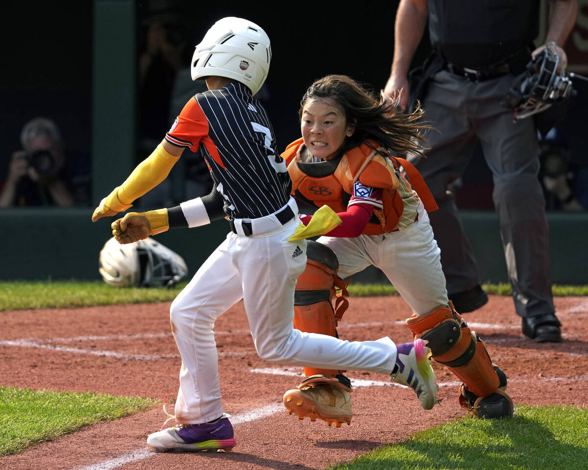 Staten Island, N.Y.'s Chace Curro, left, is tagged out by Paseo Verde's Parker Soranaka while a ...