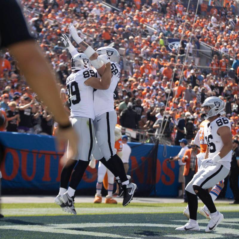 Raiders tight end Brock Bowers (89) celebrates his touchdown score with guard Jackson Powers-Jo ...