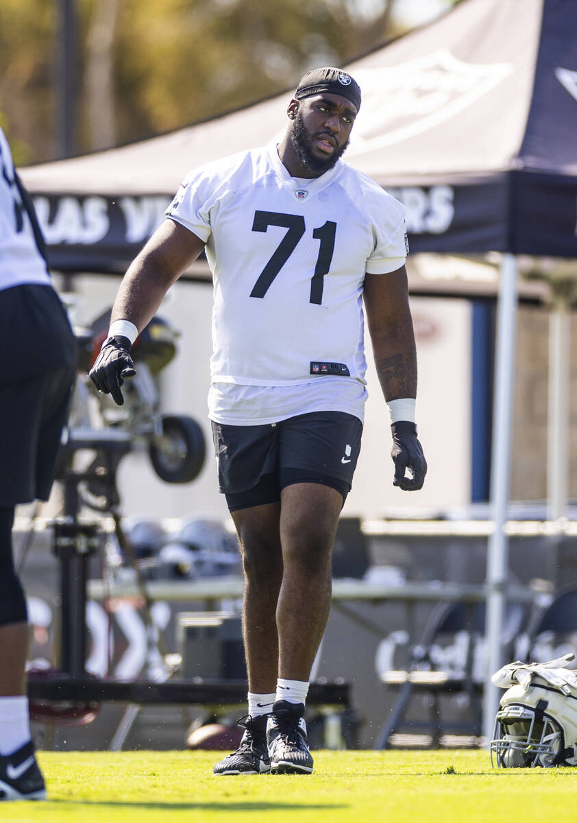 Raiders rookie DJ Glaze loves facing Maxx Crosby in practice Raiders