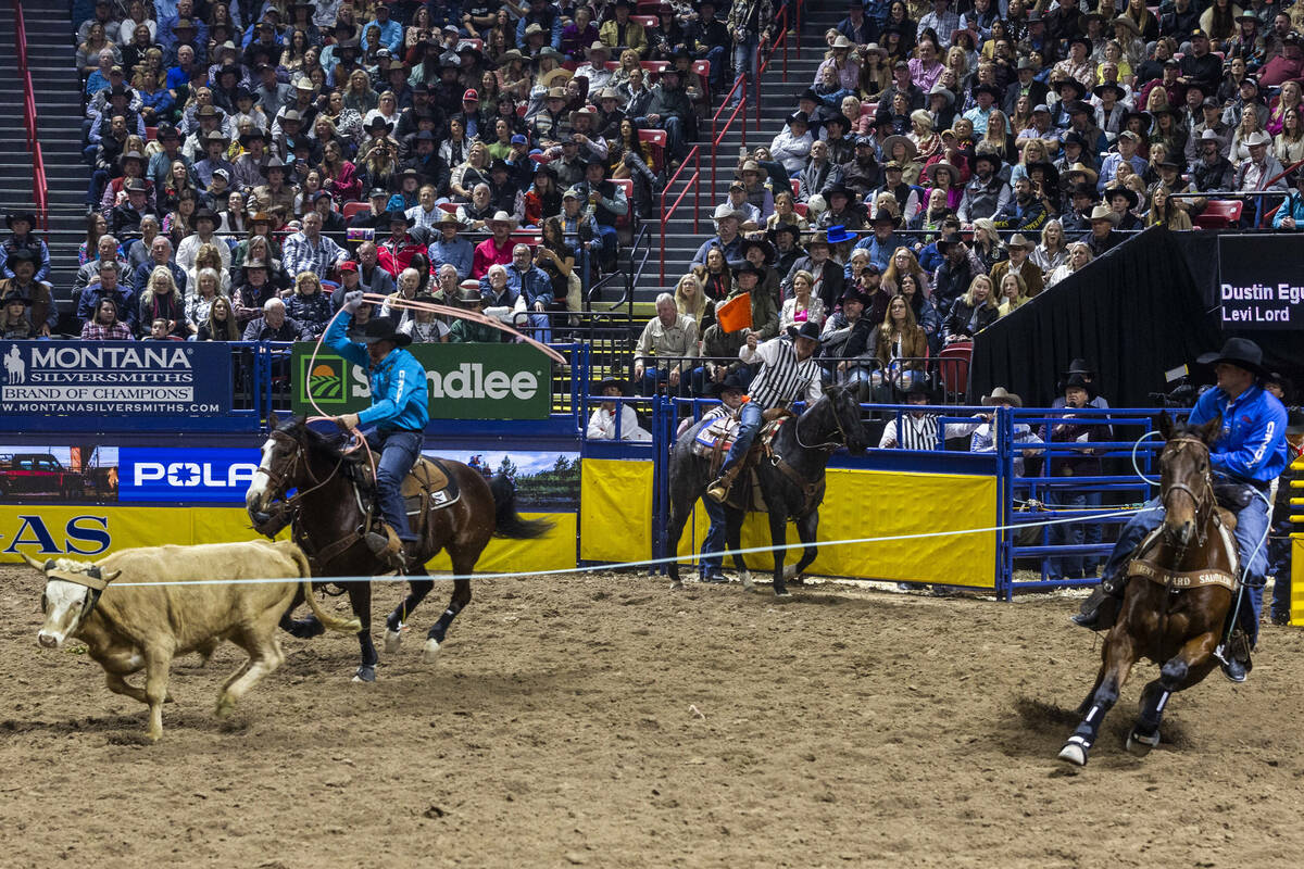 2024 NFR Dustin Egusquiza, Levi Lord win team roping 3rd goround