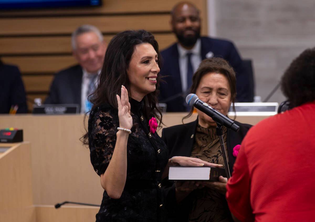 New CCSD trustees take oath of office, promising change | Education | Local