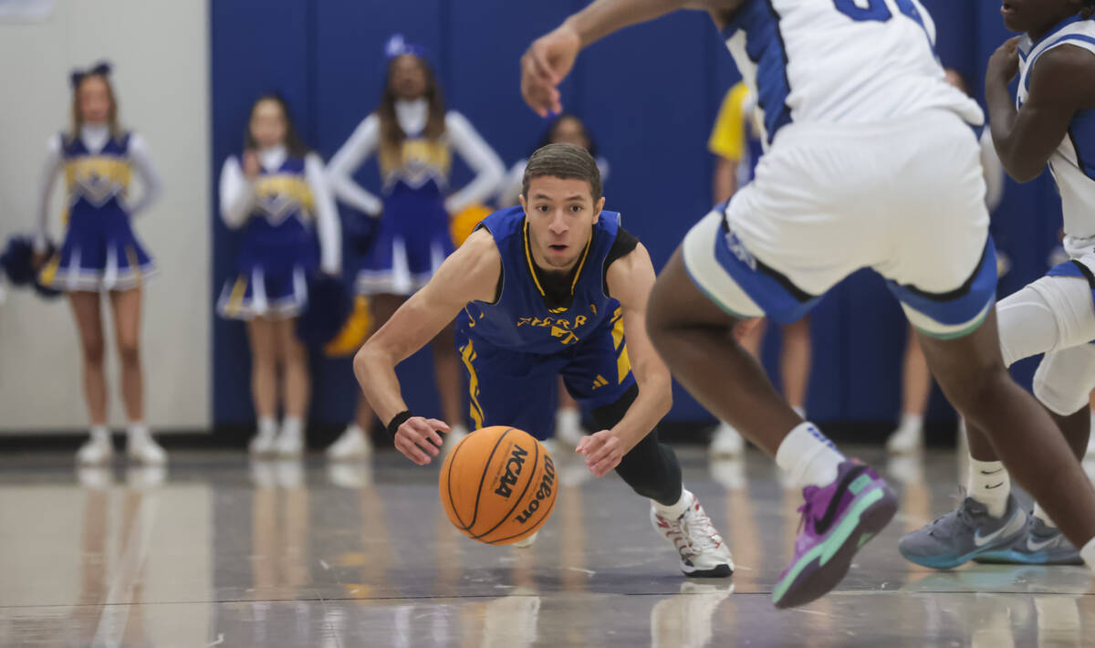 Sierra Vista guard Noah Brosier (5) dives for a loose ball during a basketball game at Basic Ac ...