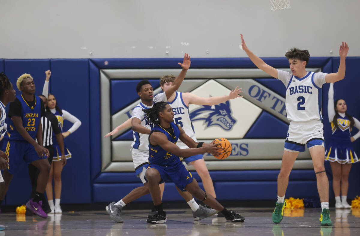 Sierra Vista forward Darius Ruffin (20) looks to pass the ball under pressure from Basic defens ...