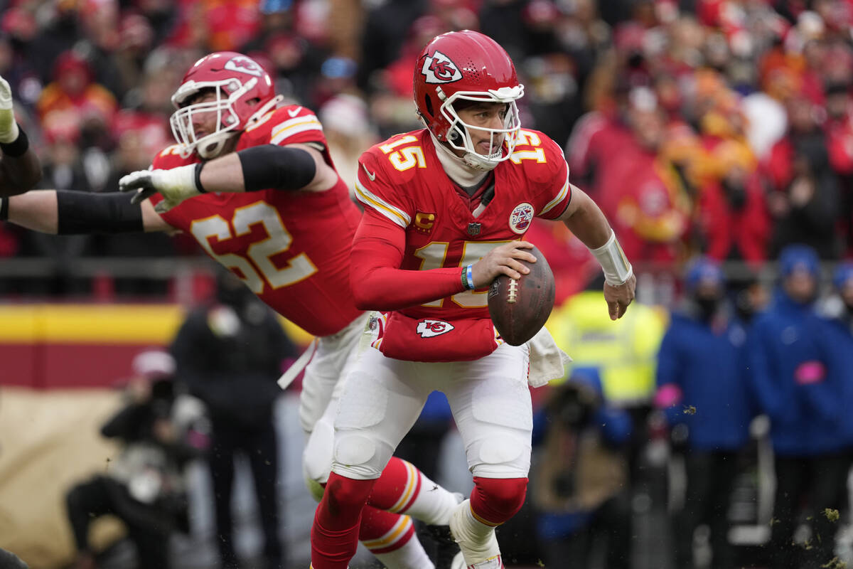 Kansas City Chiefs quarterback Patrick Mahomes (15) looks to pass against the Houston Texans du ...