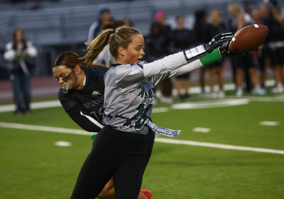 Palo Verde's Samantha Manzo (26) gets tagged out by Shadow Ridge's Brynne Alia (11) during a fl ...